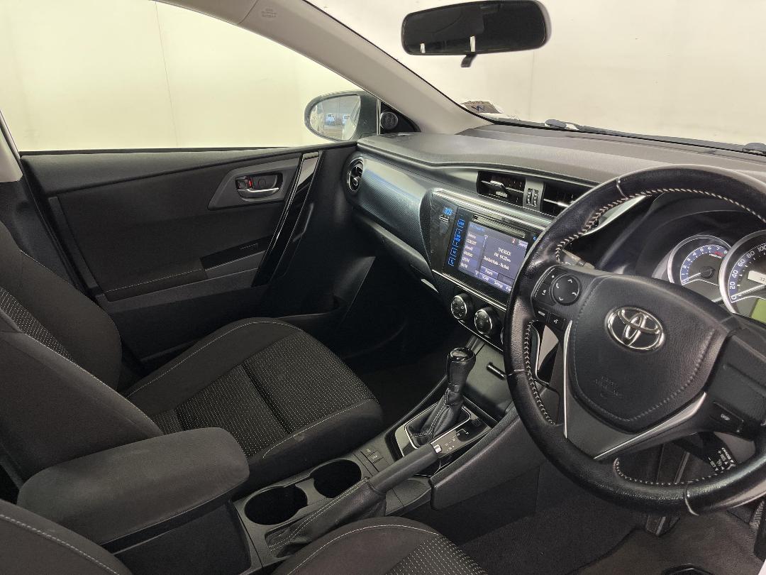 Photo '16' of Toyota Corolla Photo '16' of Toyota Corolla