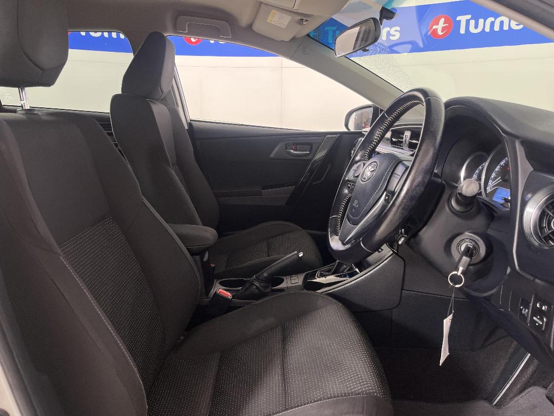 Photo '16' of Toyota Corolla Photo '16' of Toyota Corolla