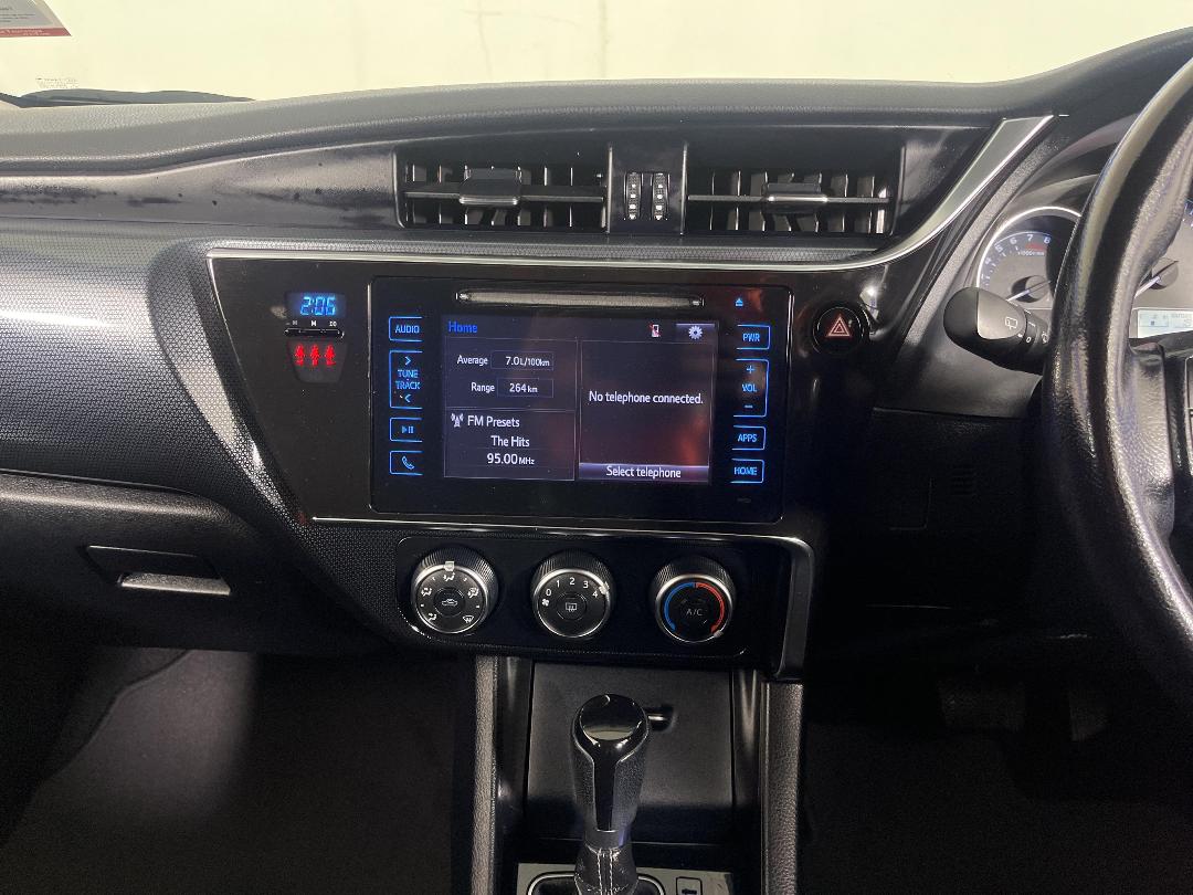 Photo '18' of Toyota Corolla Photo '18' of Toyota Corolla