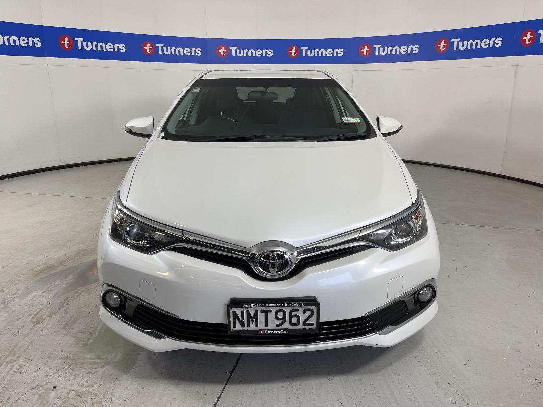 Photo '2' of Toyota Corolla Photo '2' of Toyota Corolla