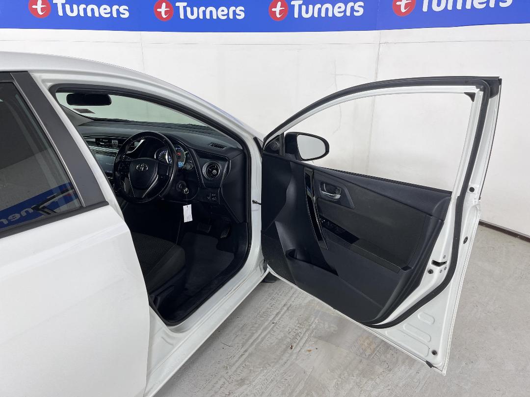 Photo '15' of Toyota Corolla Photo '15' of Toyota Corolla