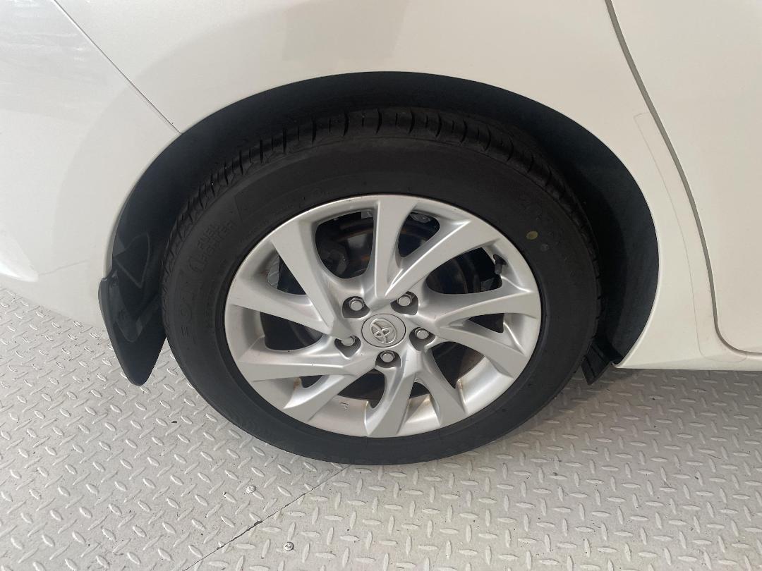 Photo '12' of Toyota Corolla