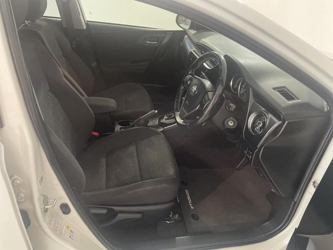 Photo '16' of Toyota Corolla