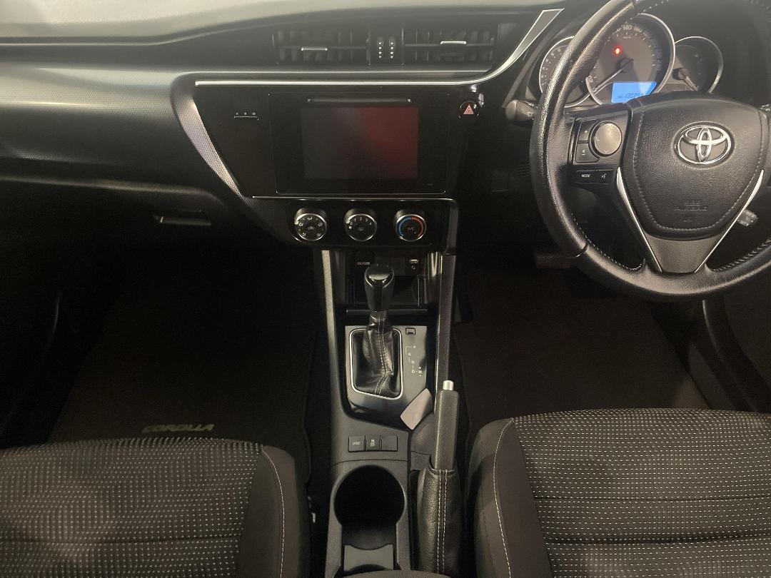 Photo '18' of Toyota Corolla