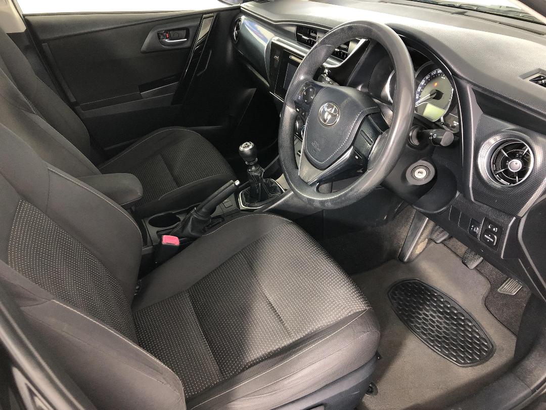 Photo '16' of Toyota Corolla Photo '16' of Toyota Corolla