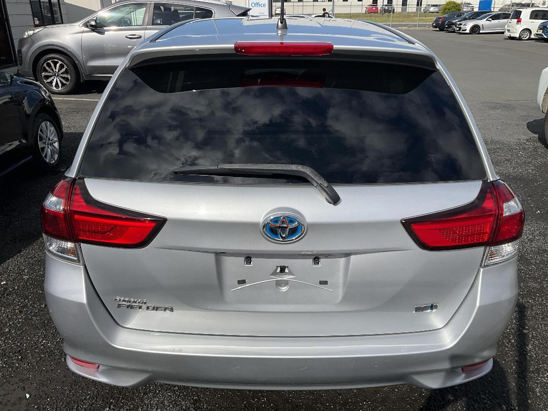 Photo '5' of Toyota Corolla Fielder Photo '5' of Toyota Corolla Fielder