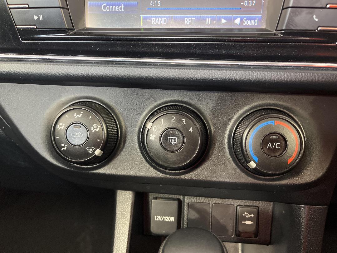 Photo '24' of Toyota Corolla