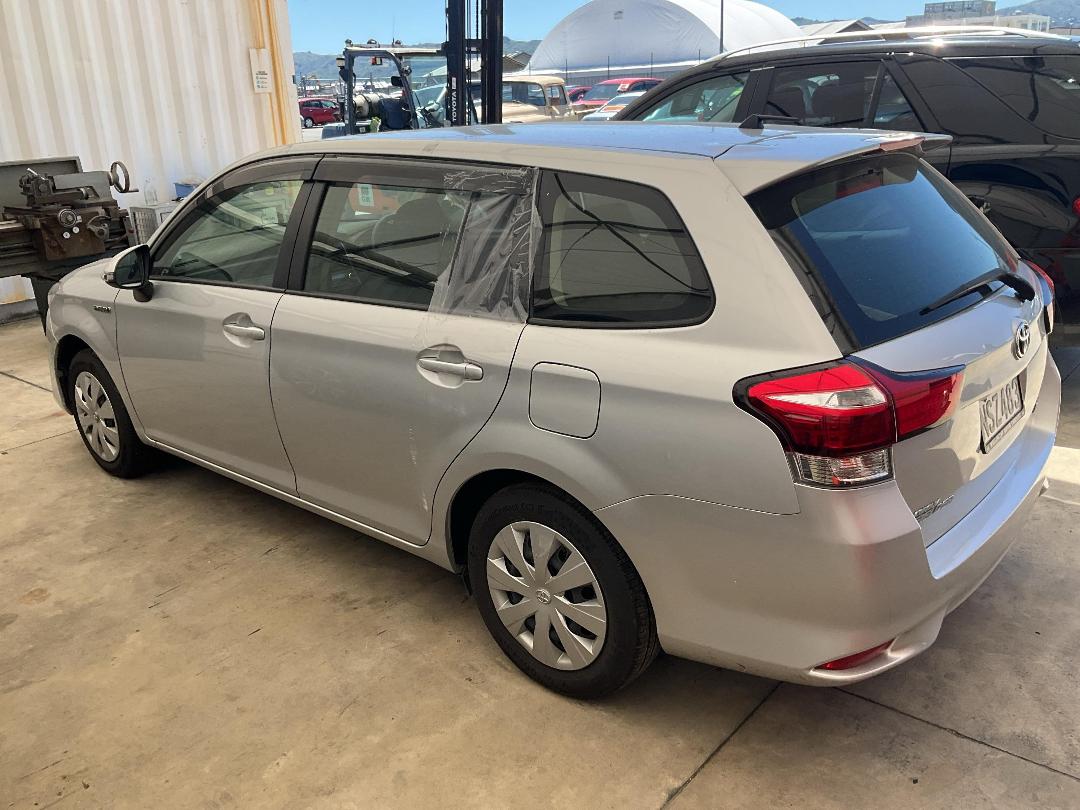 Photo '3' of Toyota Corolla Fielder Hybrid Photo '3' of Toyota Corolla Fielder Hybrid