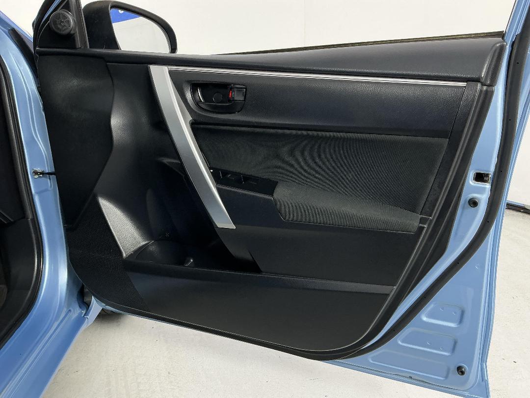 Photo '15' of Toyota Corolla Photo '15' of Toyota Corolla