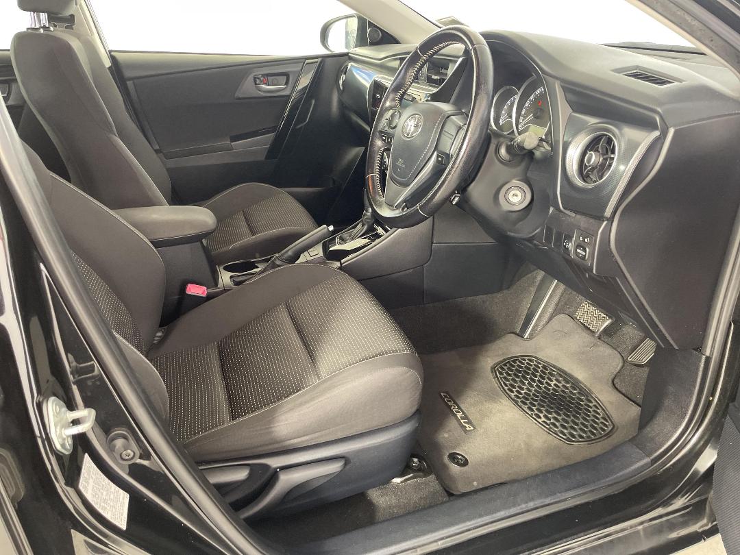 Photo '16' of Toyota Corolla Photo '16' of Toyota Corolla