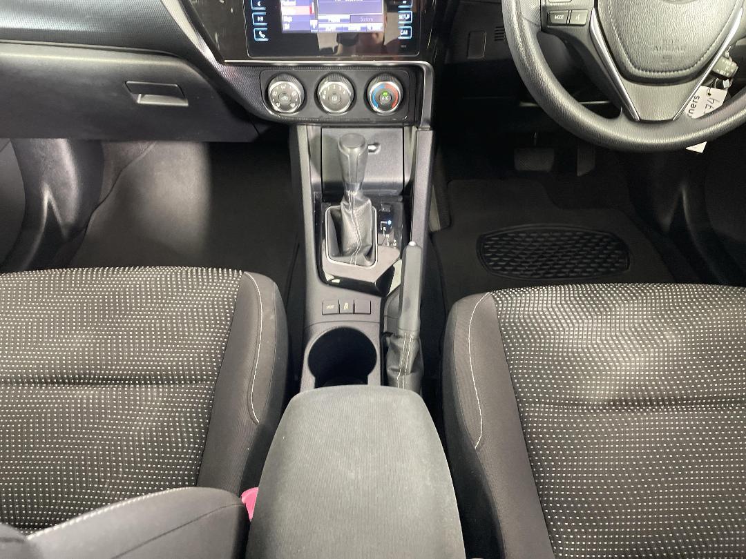 Photo '18' of Toyota Corolla Photo '18' of Toyota Corolla