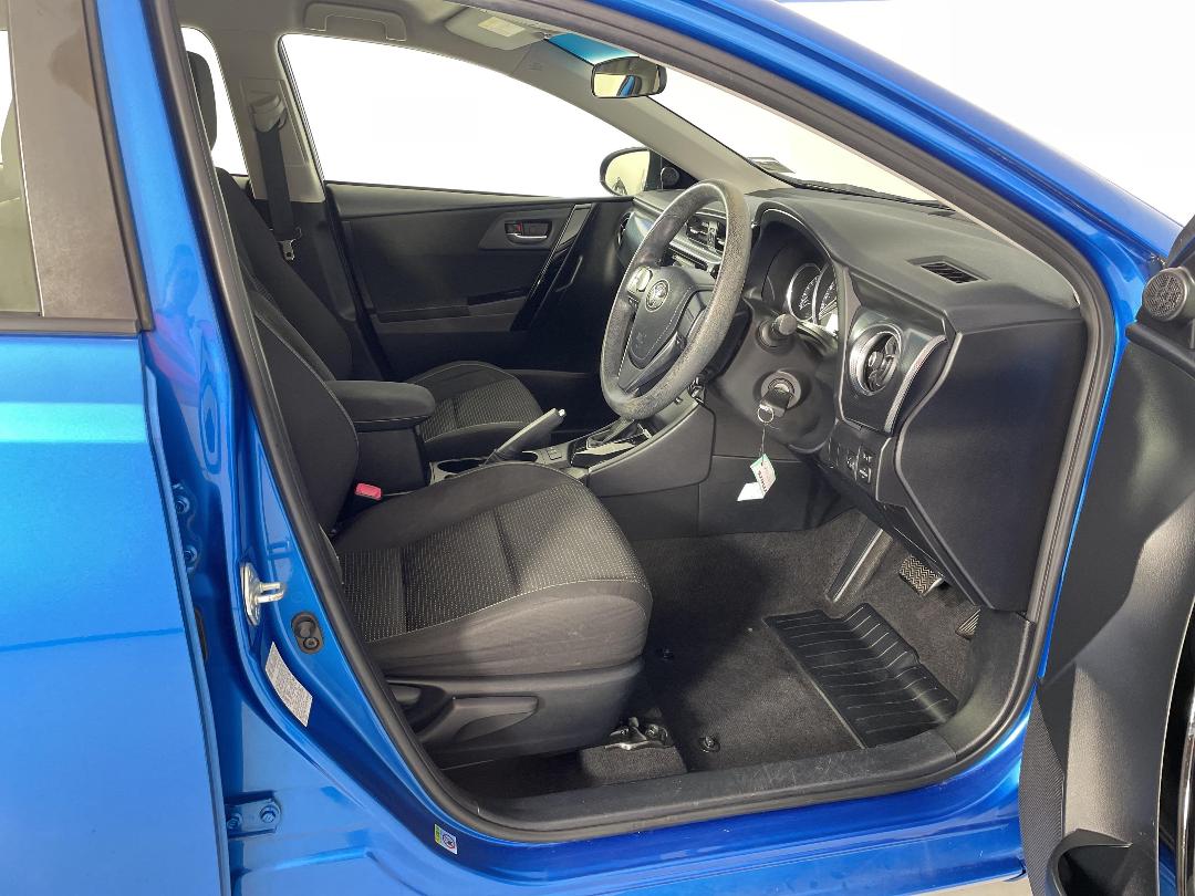 Photo '16' of Toyota Corolla