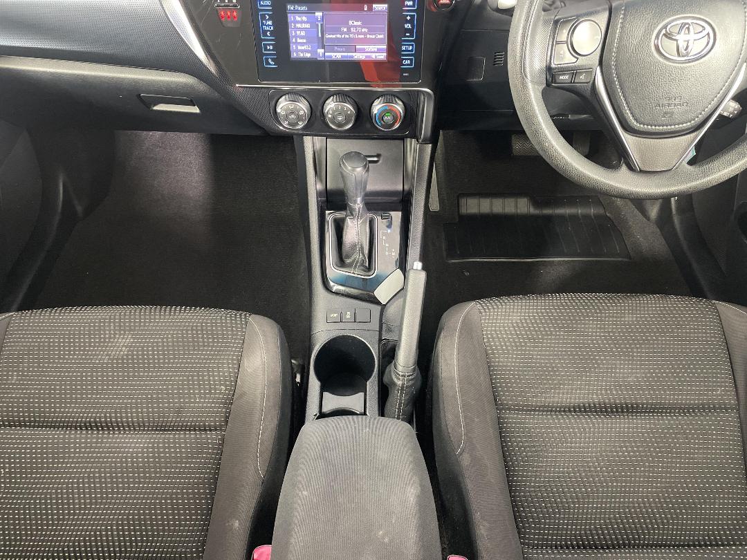 Photo '18' of Toyota Corolla