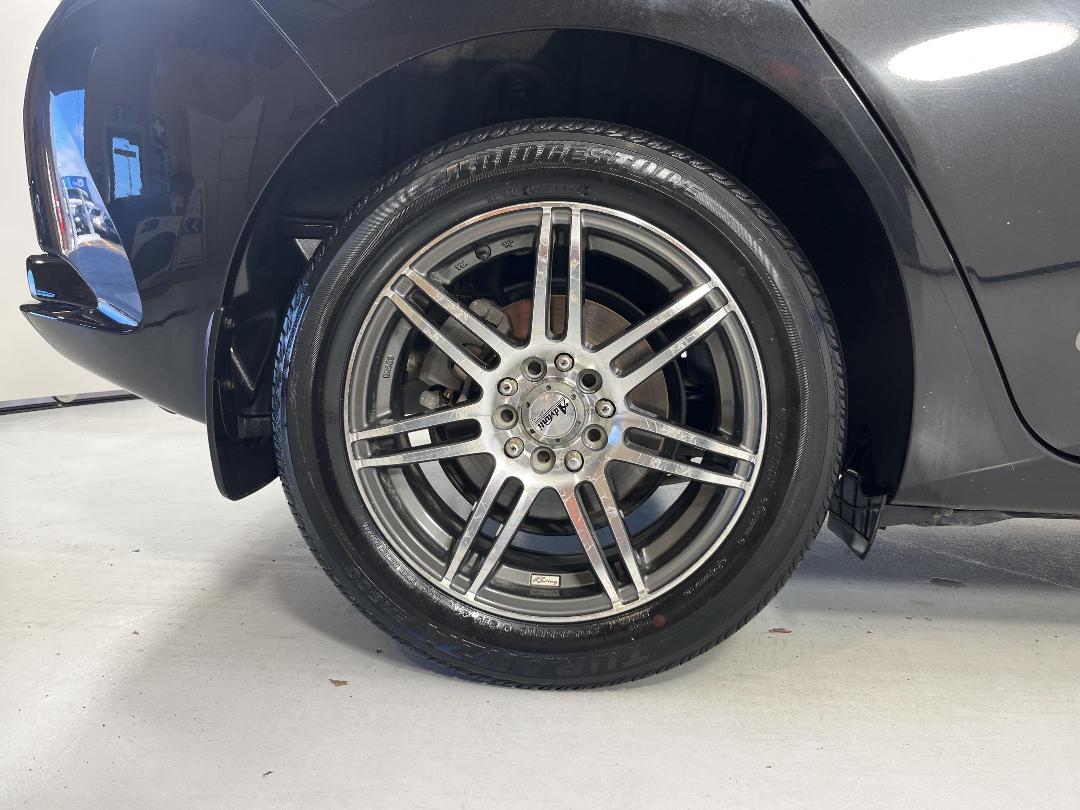 Photo '12' of Toyota Corolla