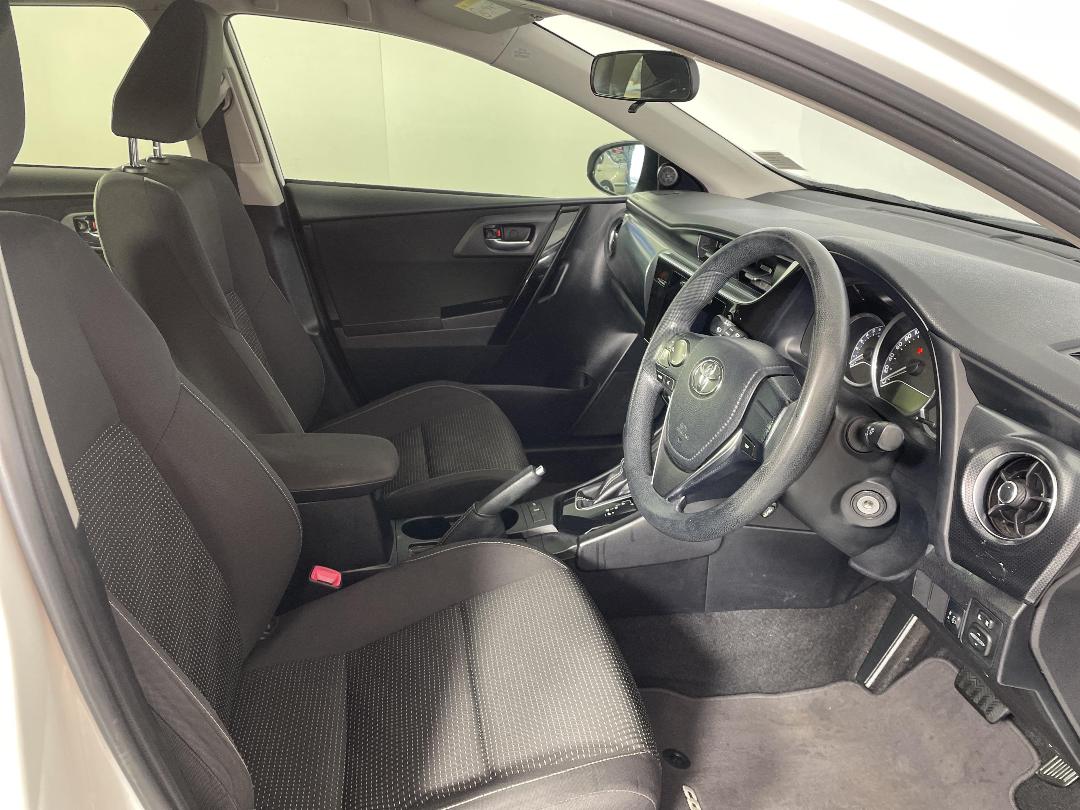 Photo '16' of Toyota Corolla