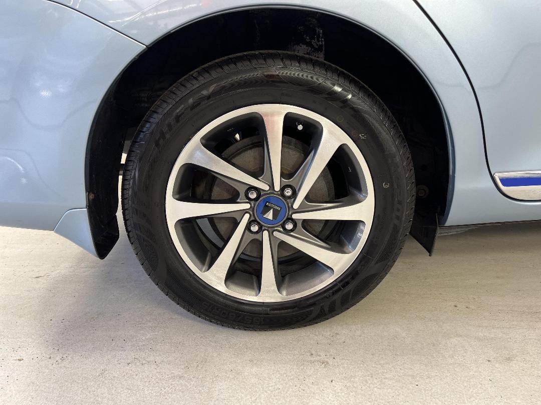 Photo '12' of Toyota Corolla