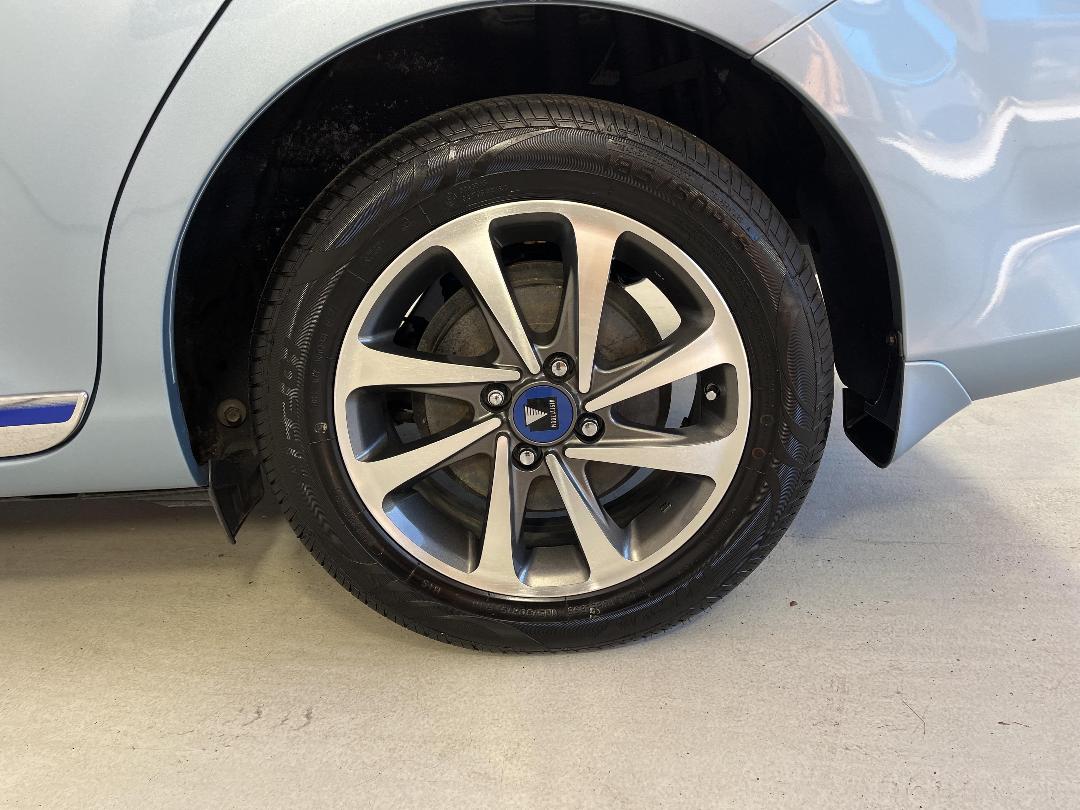 Photo '11' of Toyota Corolla