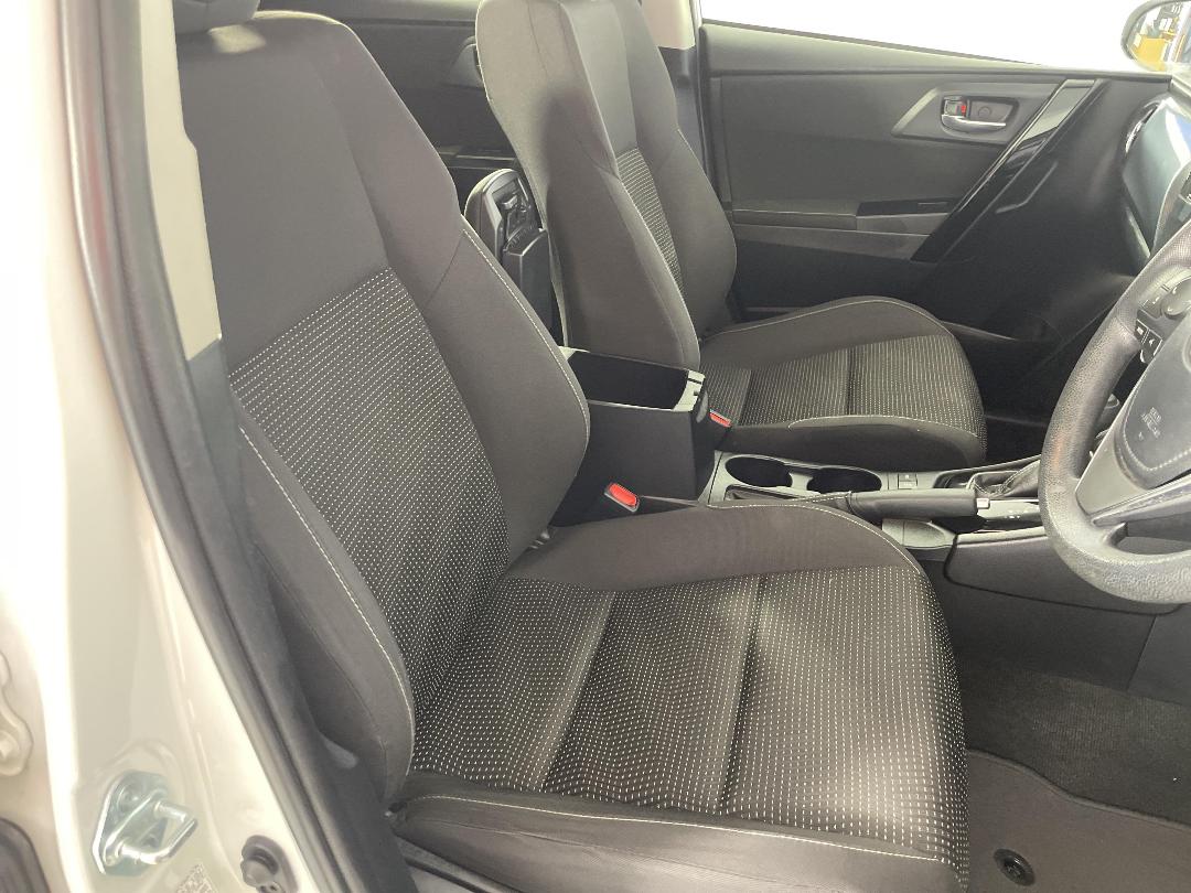 Photo '16' of Toyota Corolla