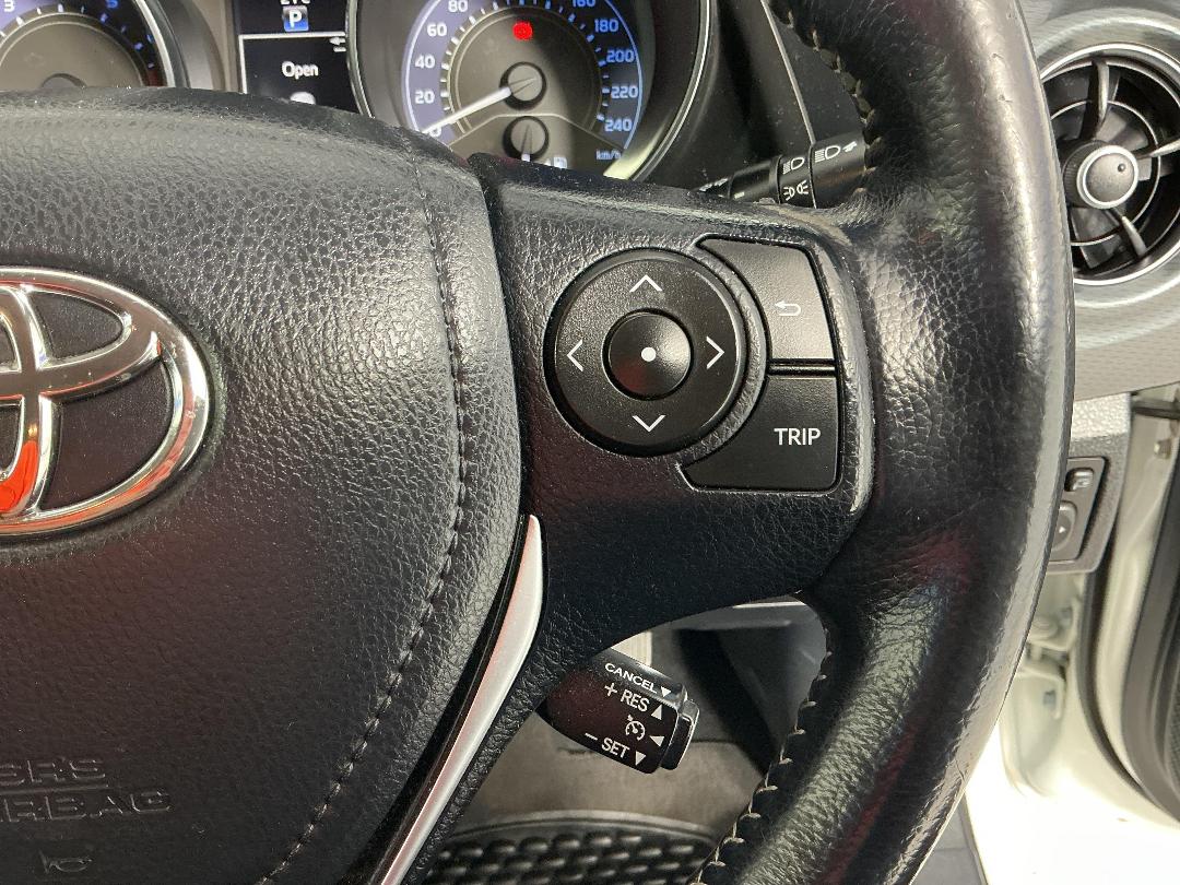 Photo '24' of Toyota Corolla