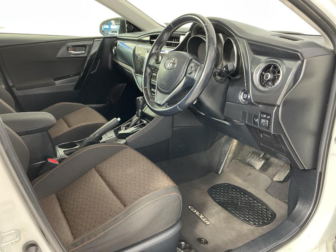 Photo '16' of Toyota Corolla