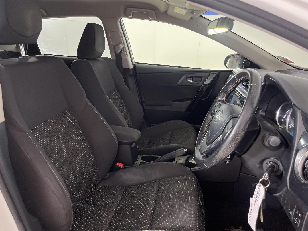 Photo '16' of Toyota Corolla