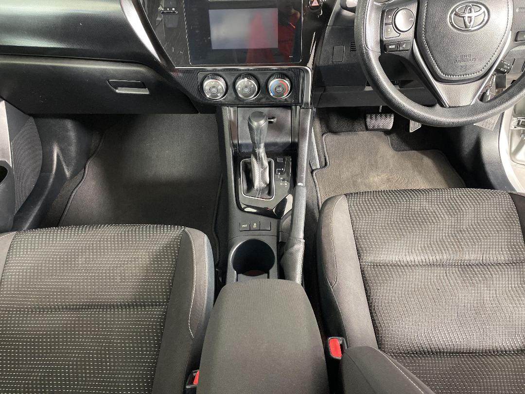 Photo '18' of Toyota Corolla