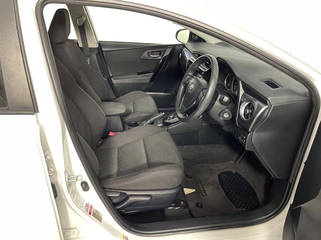 Photo '16' of Toyota Corolla