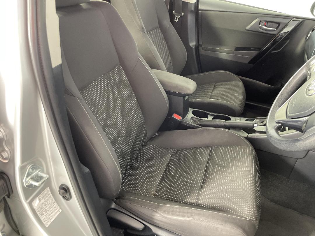 Photo '16' of Toyota Corolla