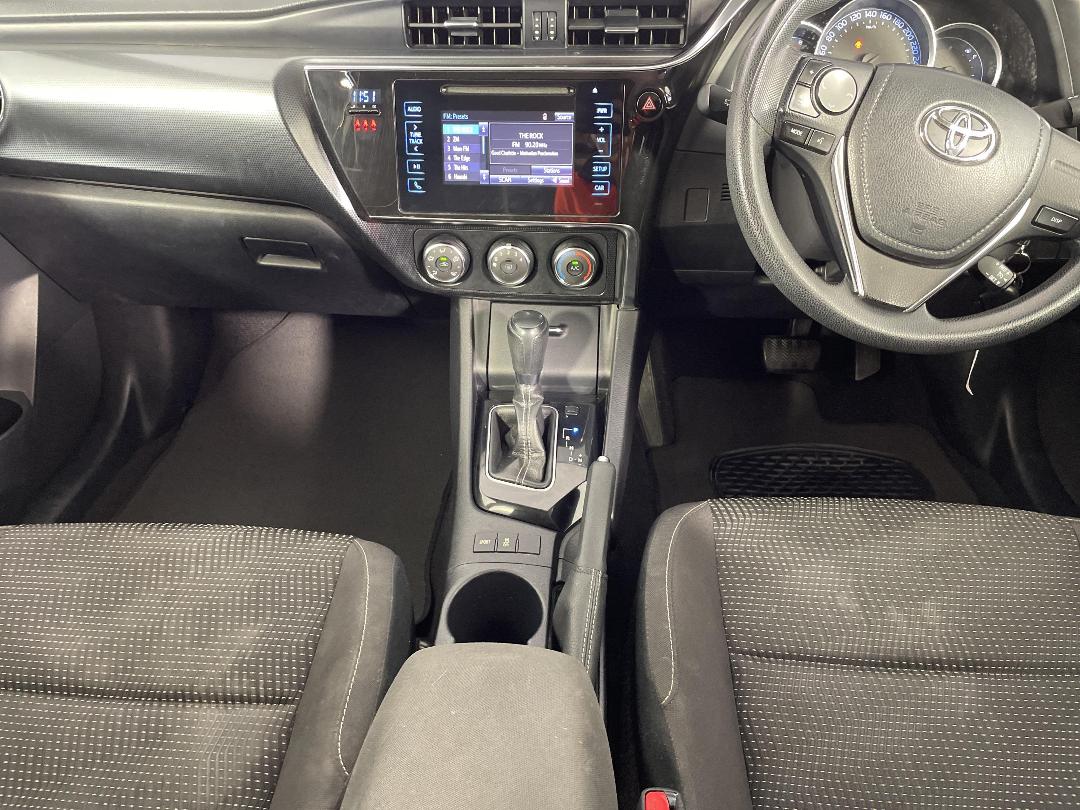 Photo '18' of Toyota Corolla