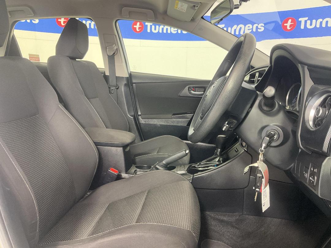 Photo '16' of Toyota Corolla Photo '16' of Toyota Corolla