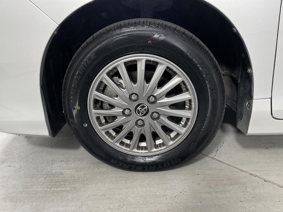 Photo '10' of Toyota Esquire