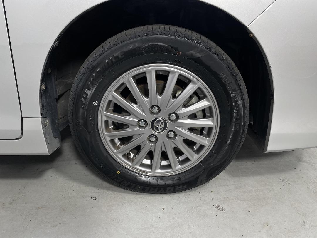 Photo '9' of Toyota Esquire