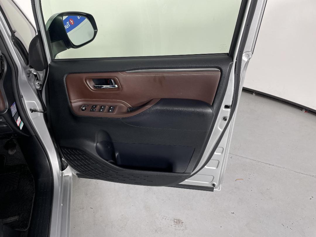 Photo '15' of Toyota Esquire