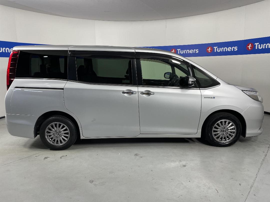 Photo '28' of Toyota Esquire