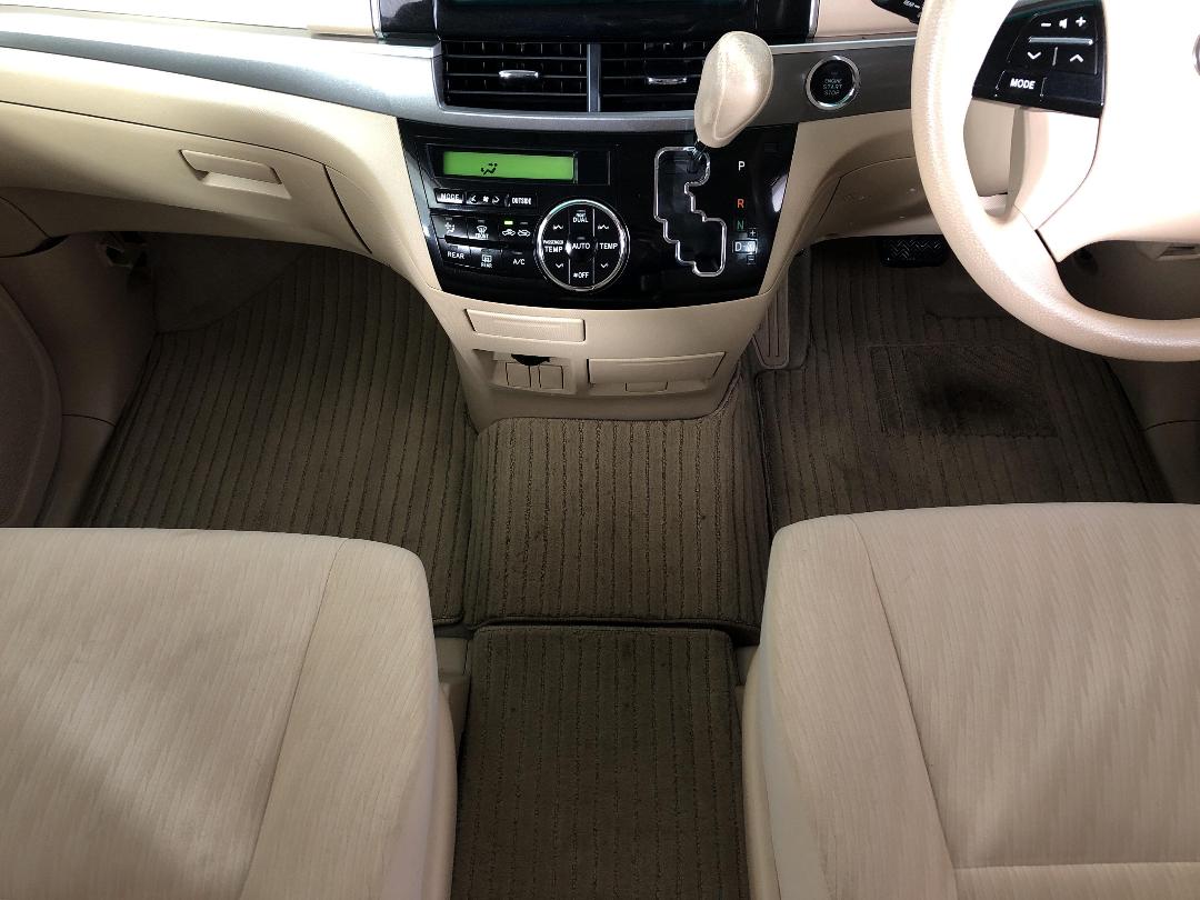 Photo '18' of Toyota Estima Photo '18' of Toyota Estima