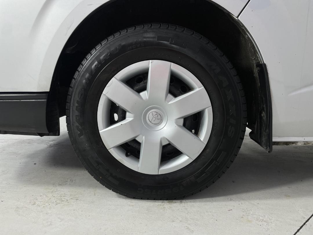 Photo '10' of Toyota Hiace