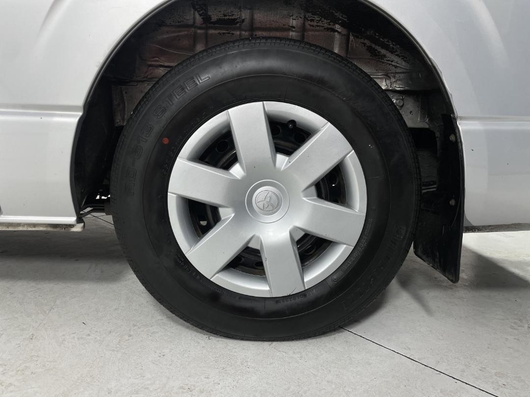 Photo '11' of Toyota Hiace