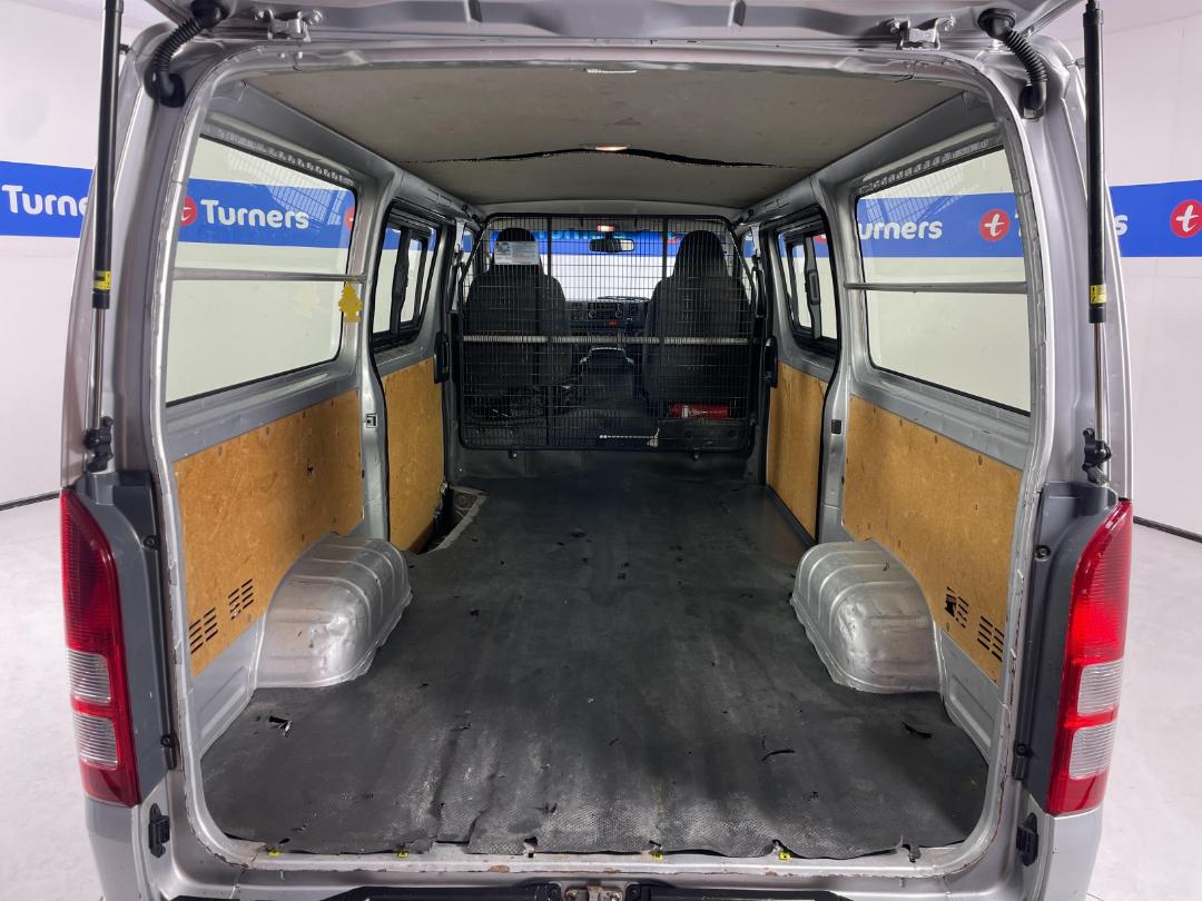 Photo '14' of Toyota Hiace