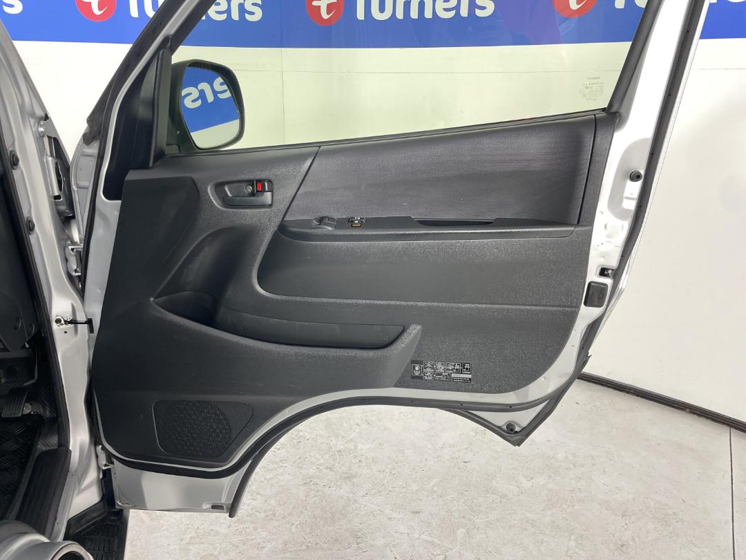 Photo '15' of Toyota Hiace