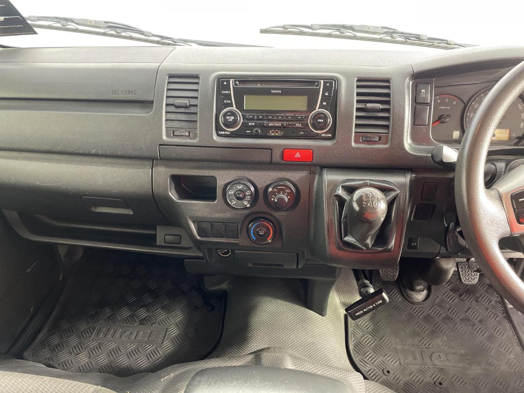 Photo '18' of Toyota Hiace