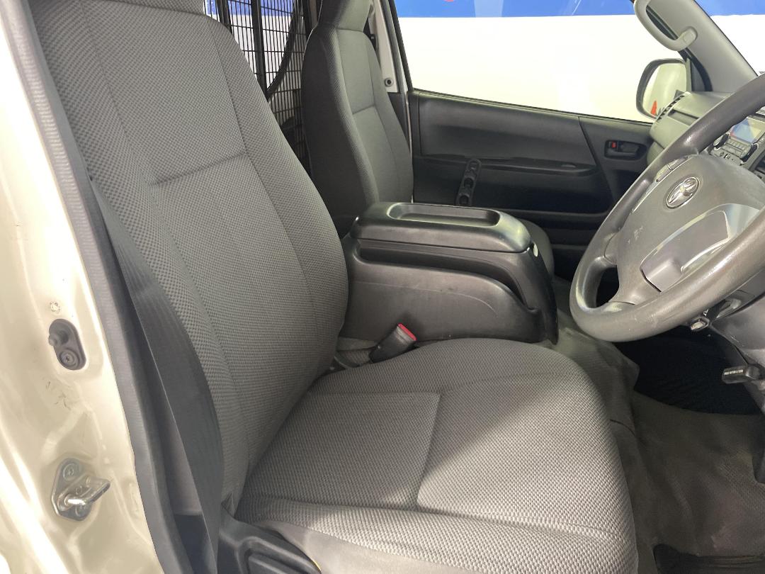 Photo '16' of Toyota Hiace