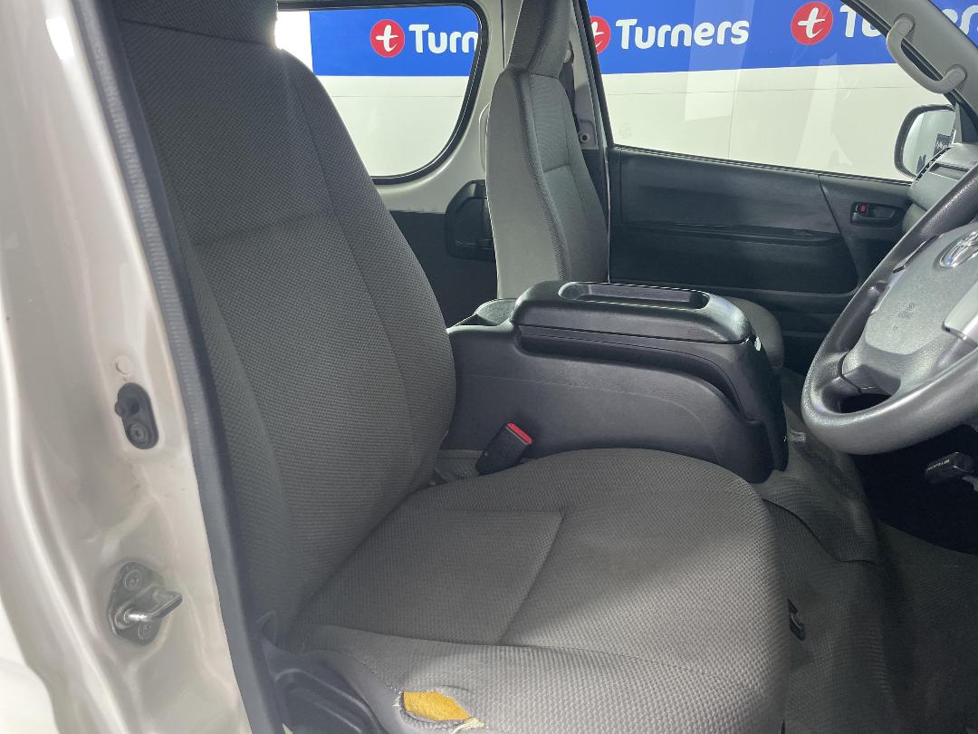 Photo '16' of Toyota Hiace Photo '16' of Toyota Hiace