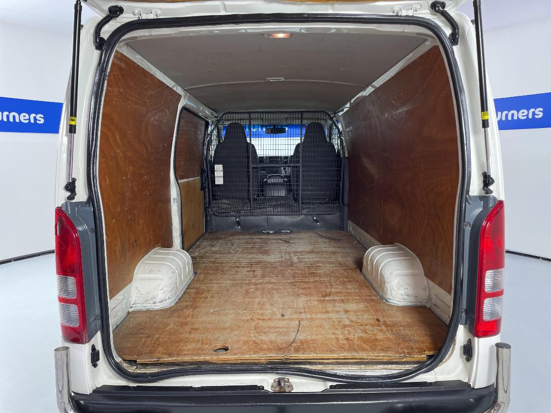 Photo '14' of Toyota Hiace