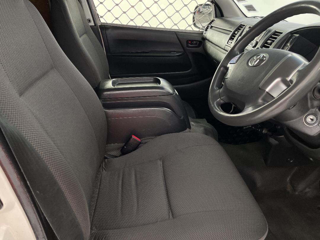 Photo '16' of Toyota Hiace