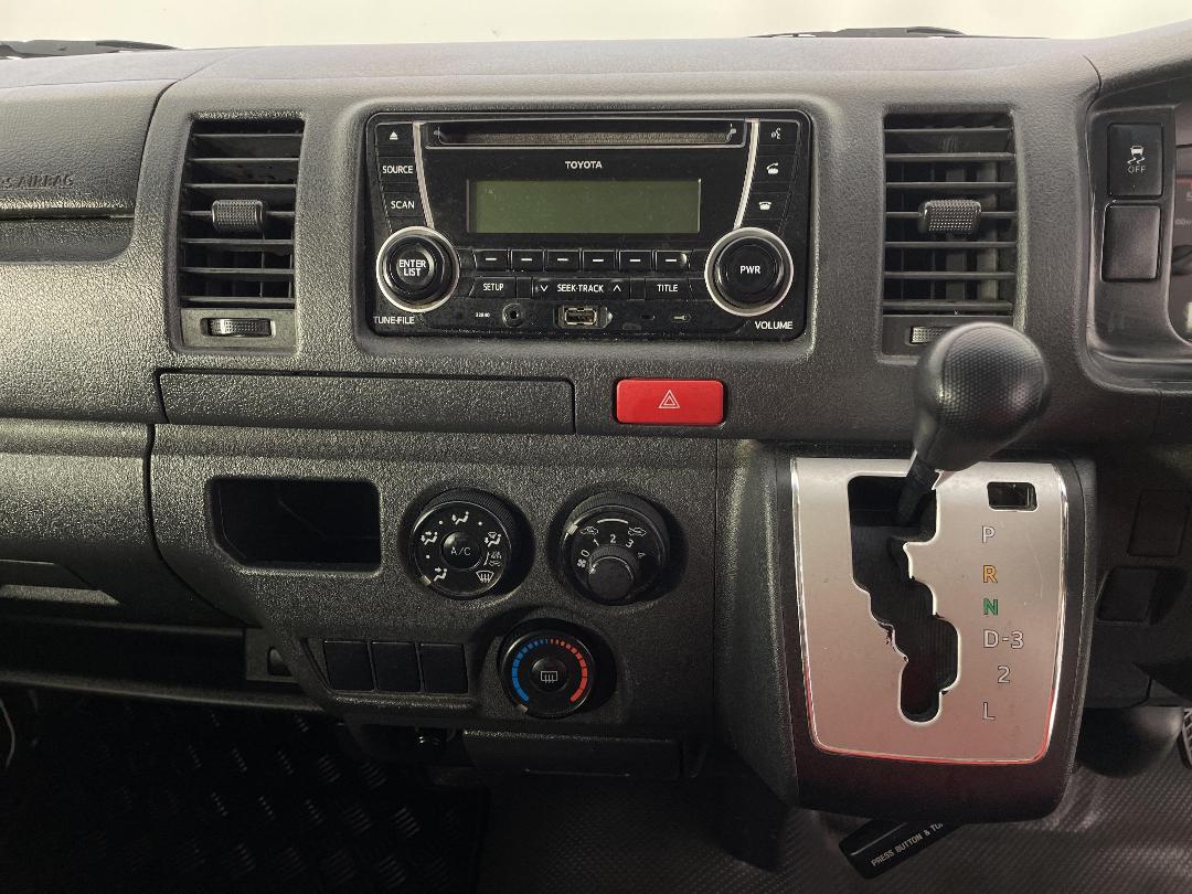 Photo '18' of Toyota Hiace