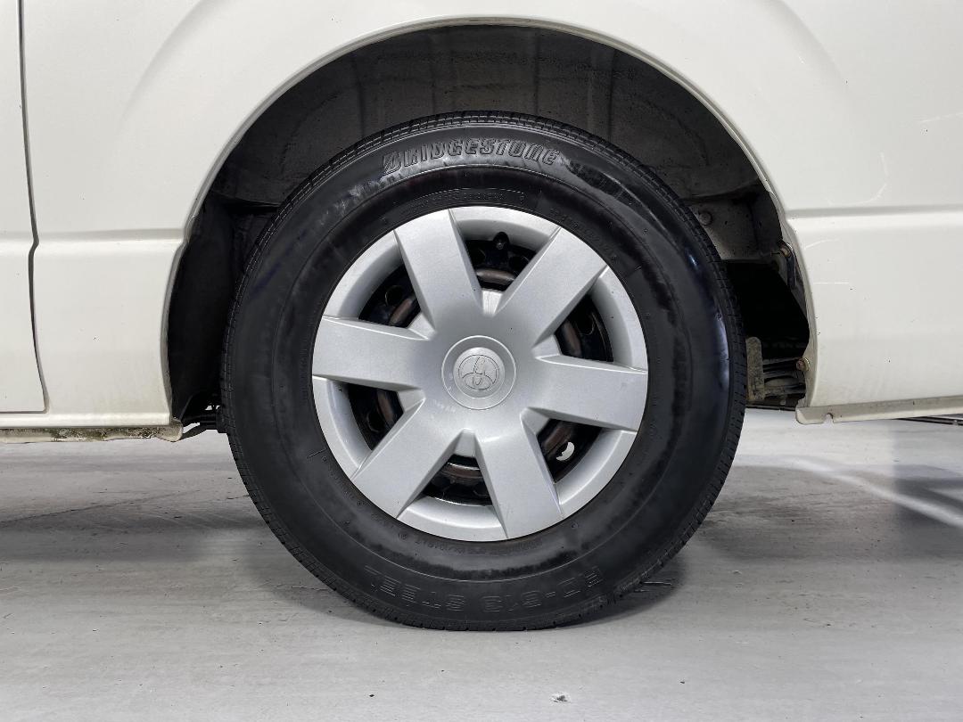 Photo '11' of Toyota Hiace