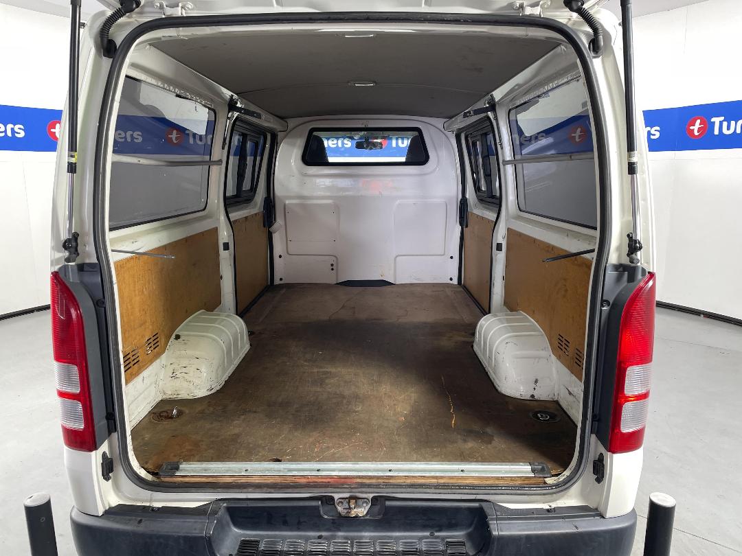 Photo '14' of Toyota Hiace