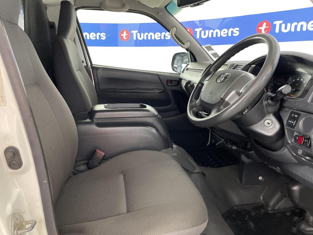 Photo '16' of Toyota Hiace