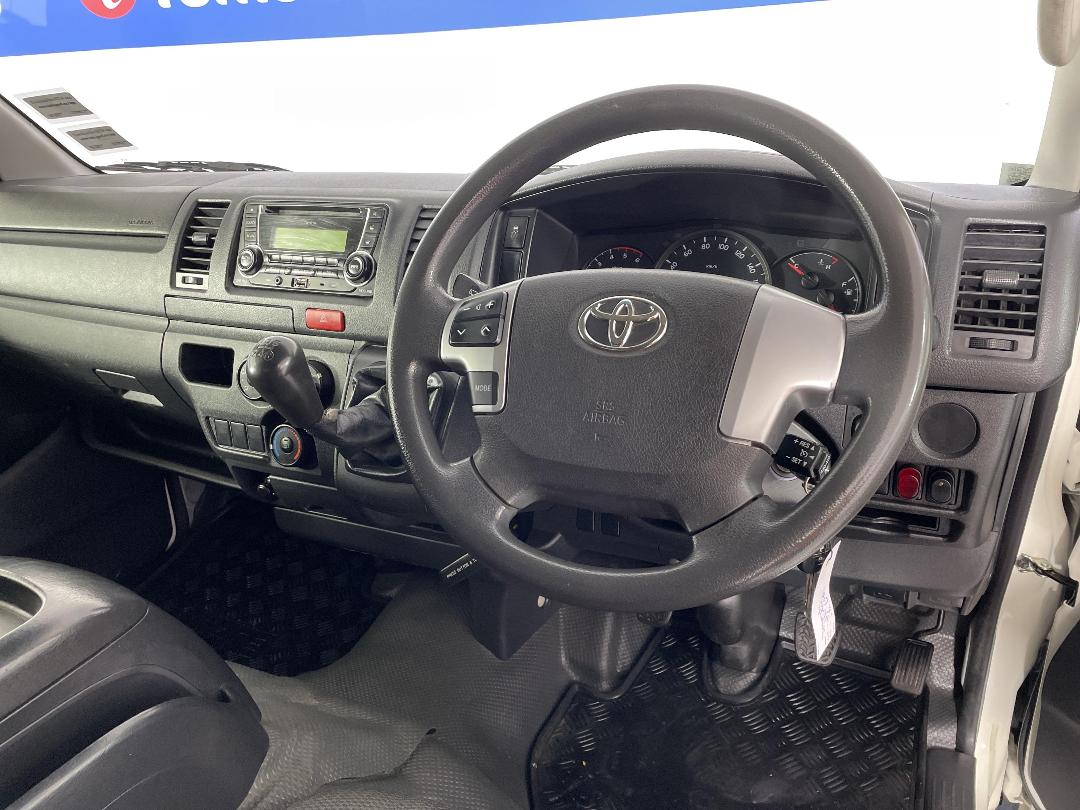 Photo '17' of Toyota Hiace