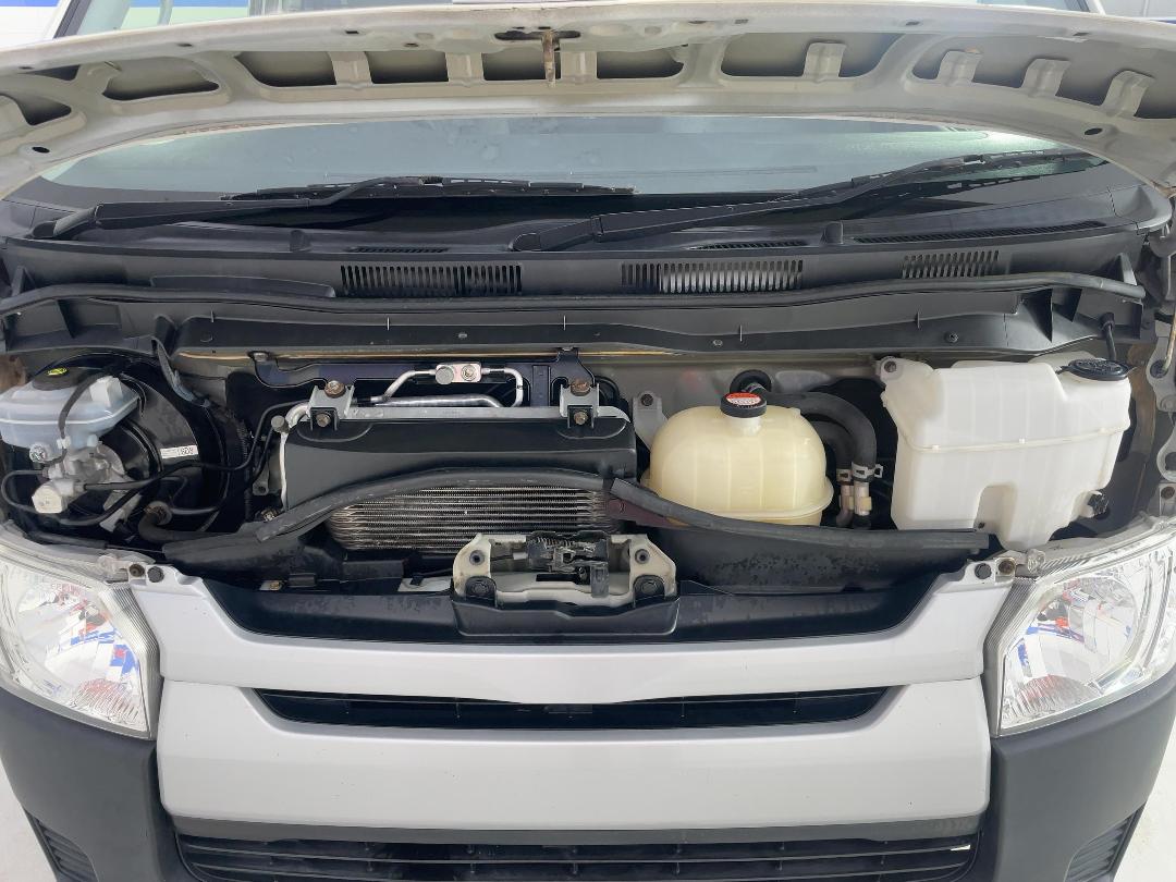 Photo '13' of Toyota Hiace